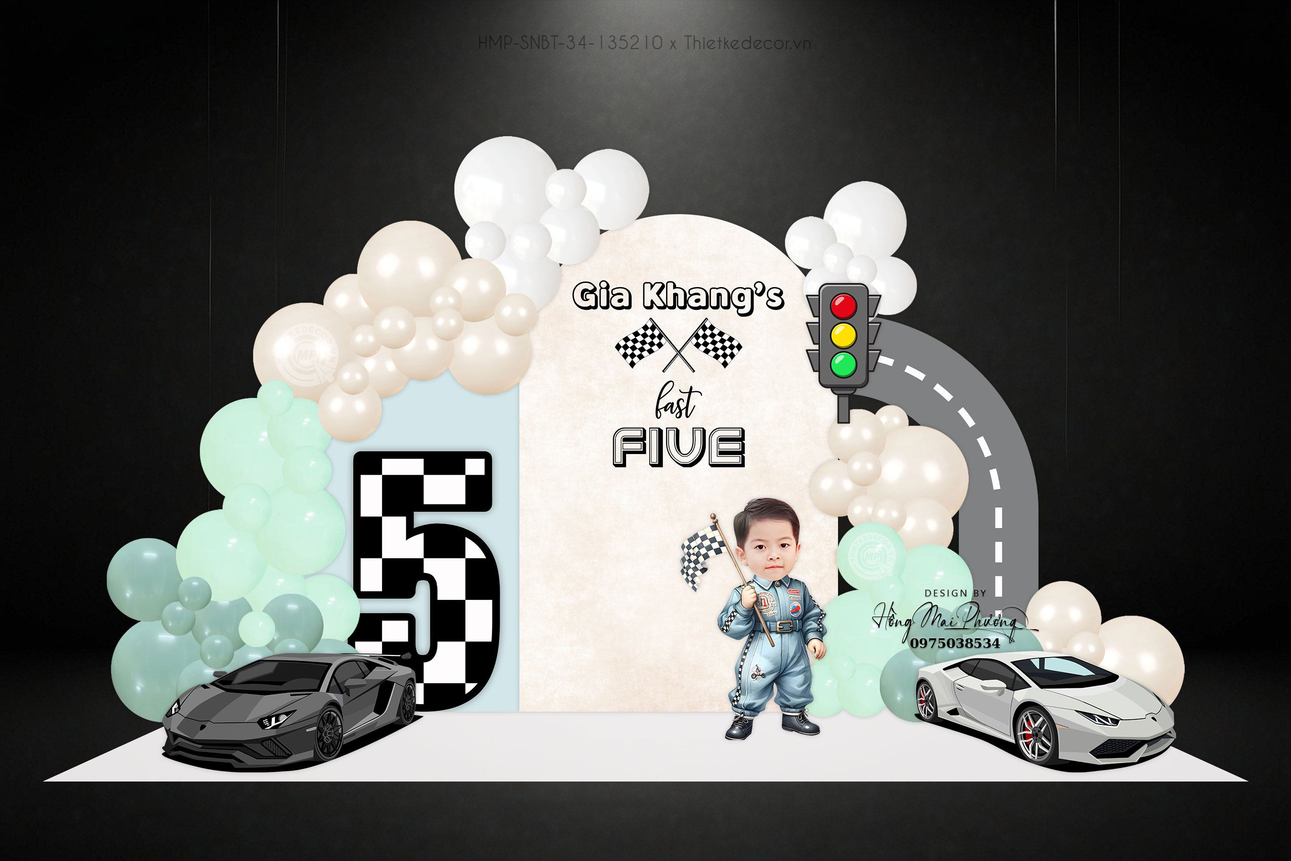 Sinh nhật bé trai tone xanh trắng chủ đề xe hơ xe đua